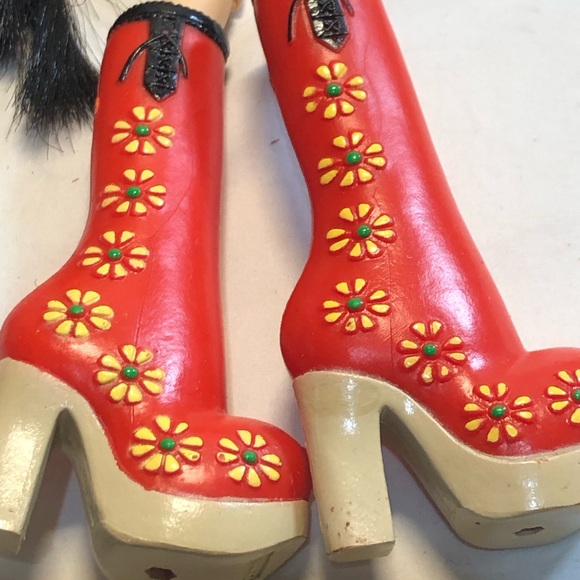 BRATZ Jade Study Abroad to Russia Doll MGA 2015 - Picture 8 of 10